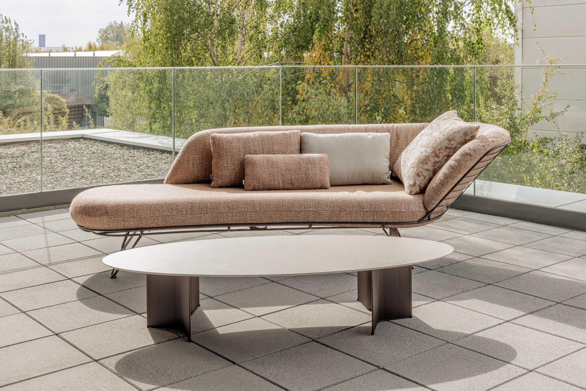 Jos de Groot Terrasadvies Joli Wire daybed Pulse coffee table elyps 01