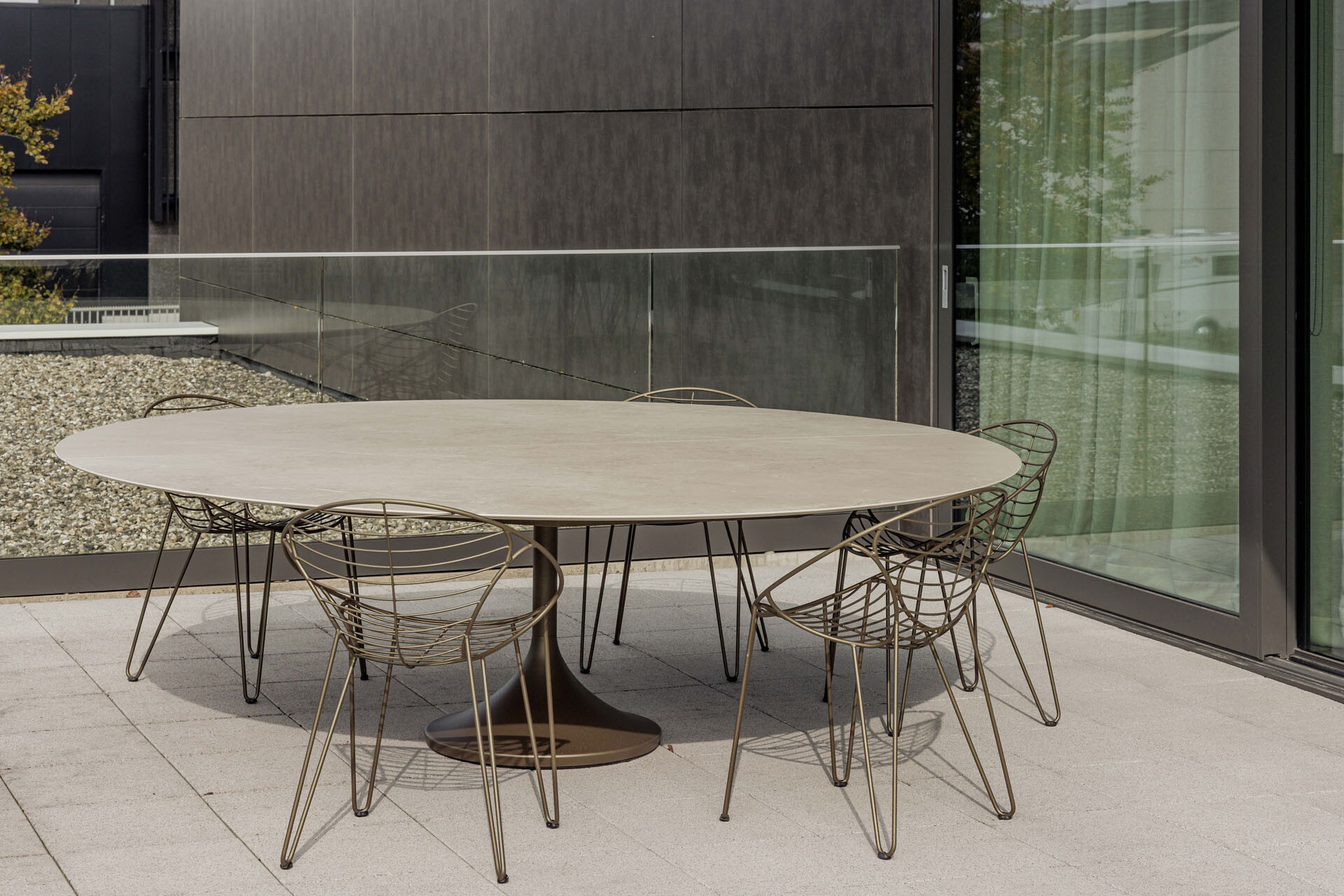 Terrasadvies Jos de Groot Joli Central Big Round Wire dining chair 02